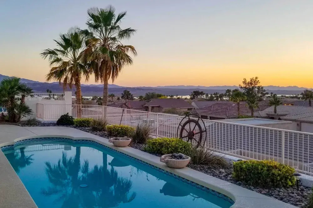 Sunny Snowbird's Retreat w/ Lake Havasu Views!