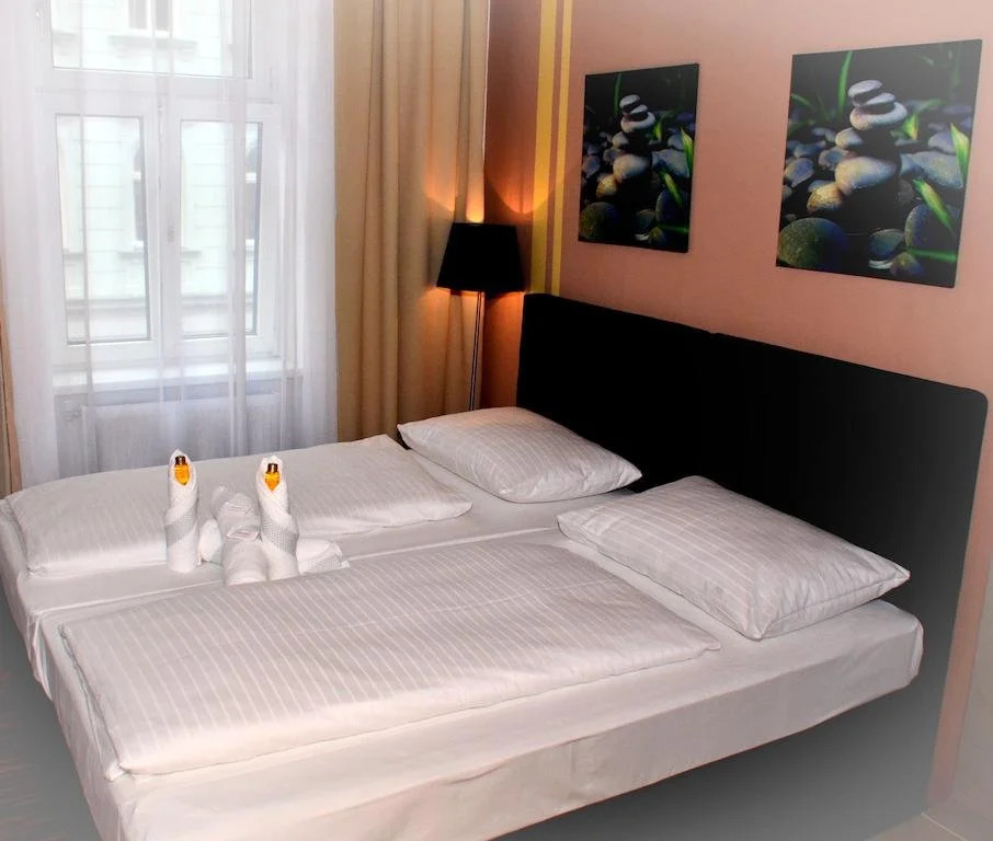 Early Bird Hotel