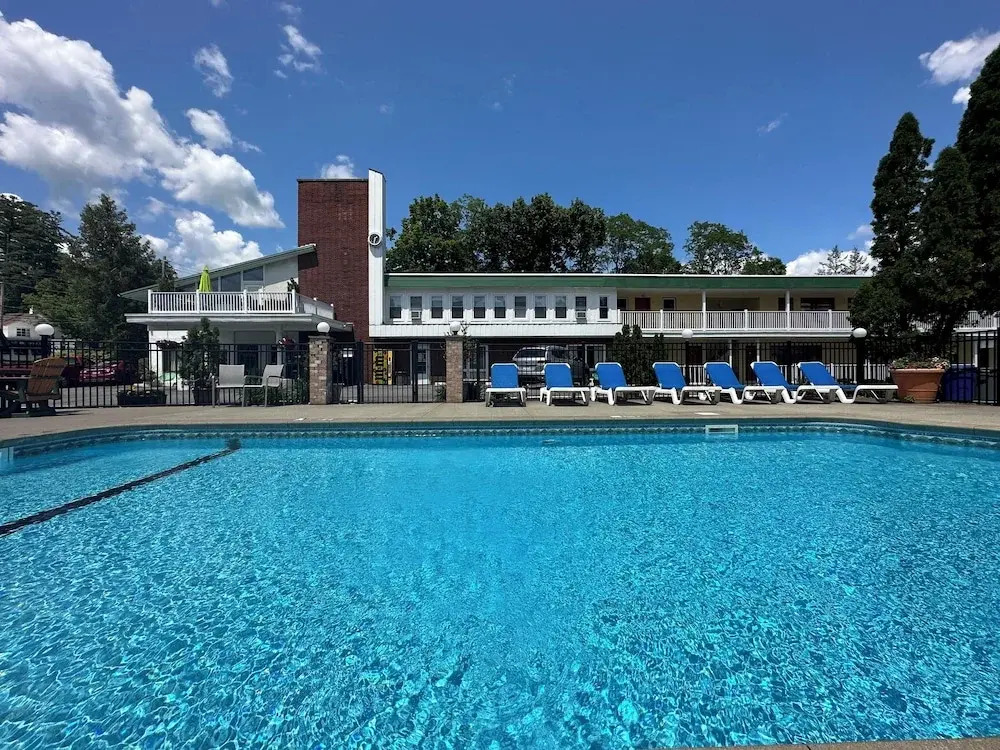 O'Sullivan's On The Lake Motel