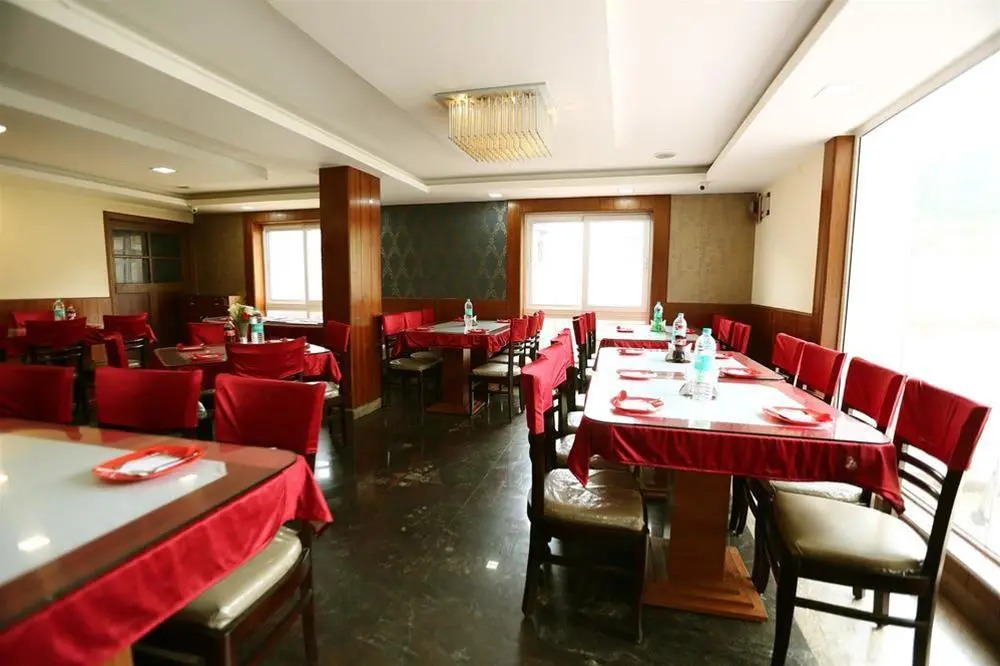 OYO 8715 Hotel Nakshatra Grand