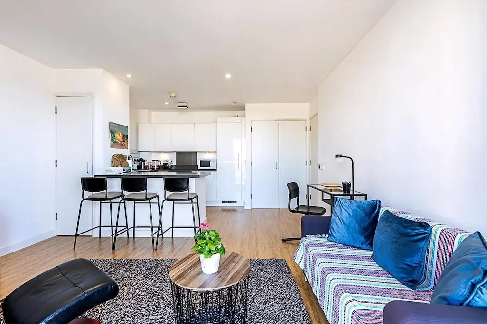 Bright Camden Retreat With Balcony