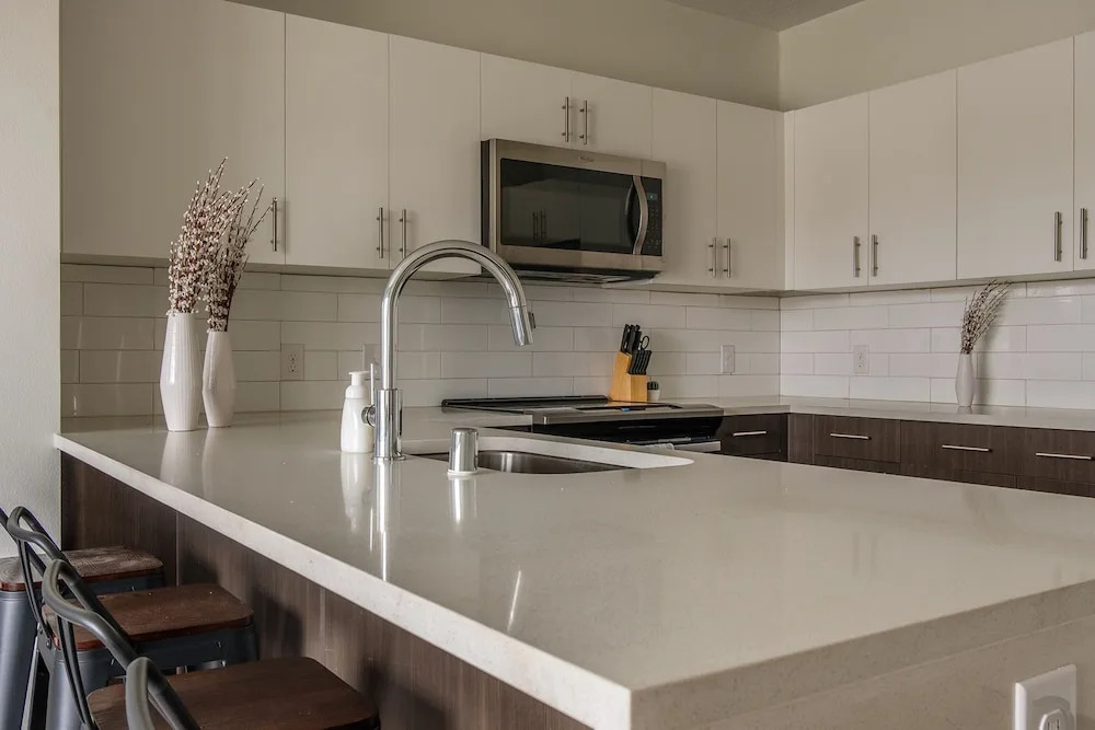 Downtown 2 BR w/ Wifi by Frontdesk