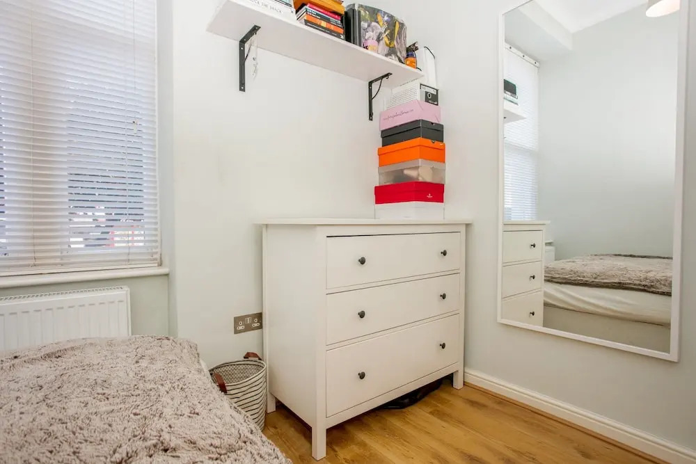 2 Bedroom Flat Near Shepherd's Bush Sleeps 4