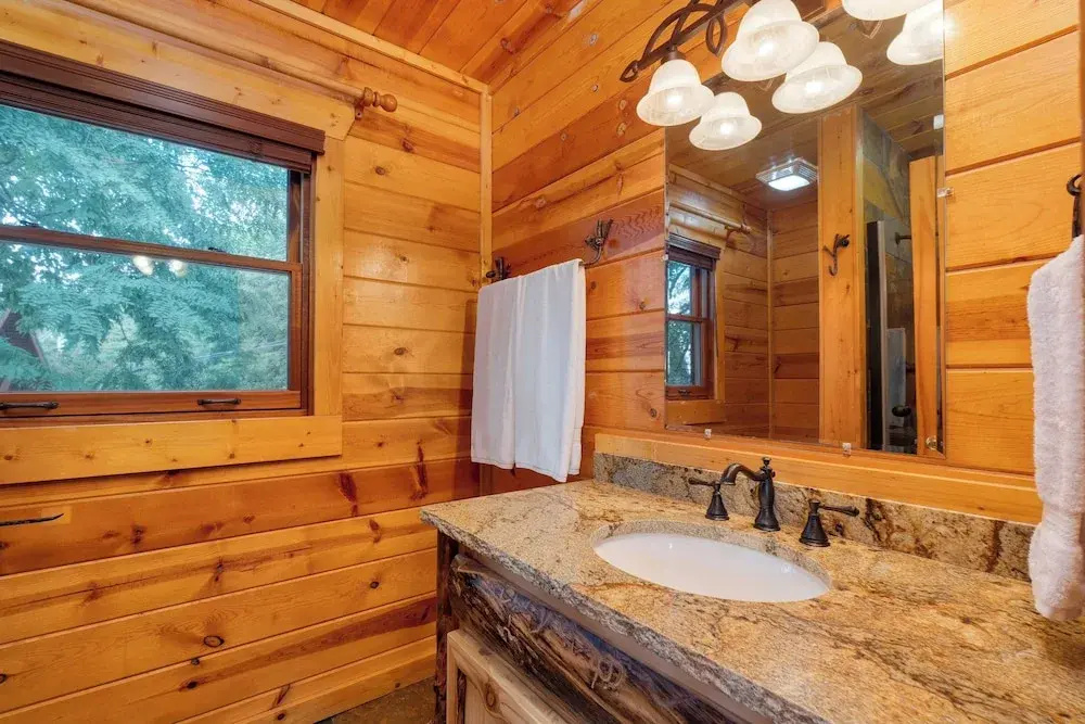 Priddy Secluded by Avantstay Hot Tub + Expansive Deck + Game Room + Home Theater