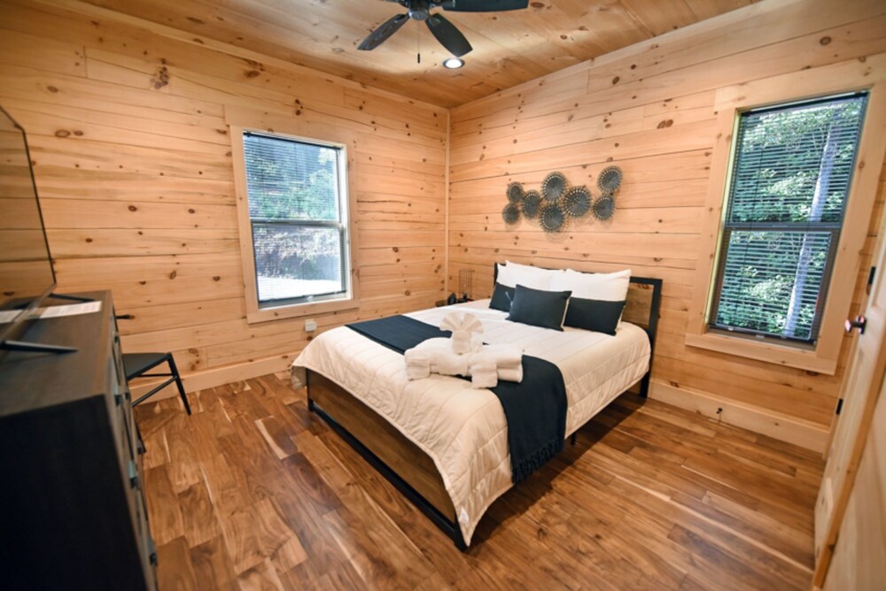 Hidden Creek Cabin by Escape to Blue Ridge