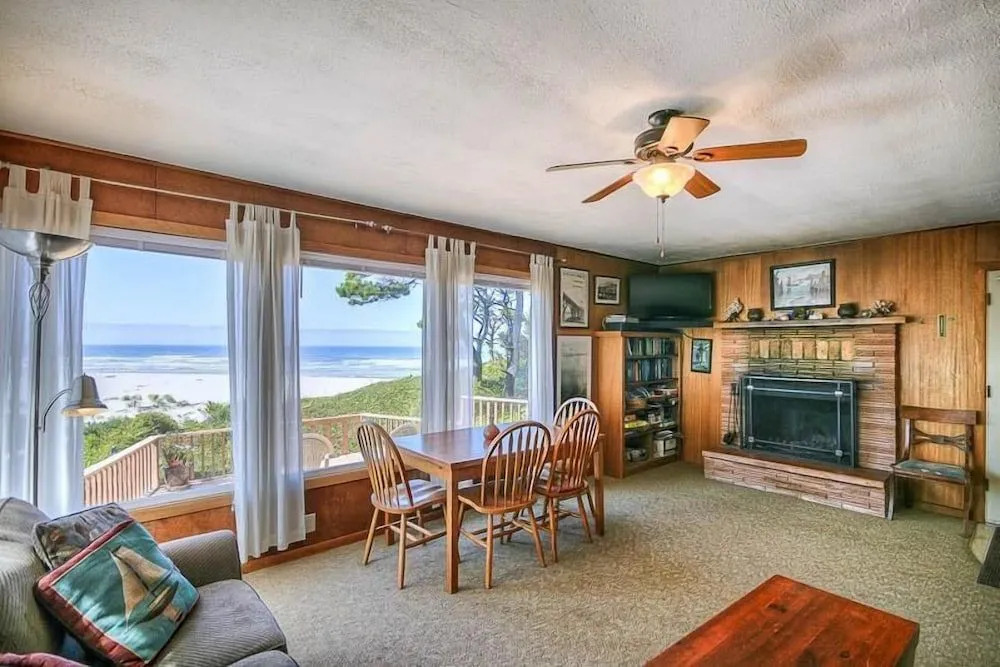 Cozy Oceanfront Escape with Deck and Rustic Charm - Inviting Retreat