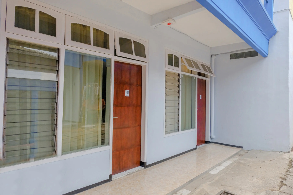 OYO Life 1711 Serayu Sumbersari Residence