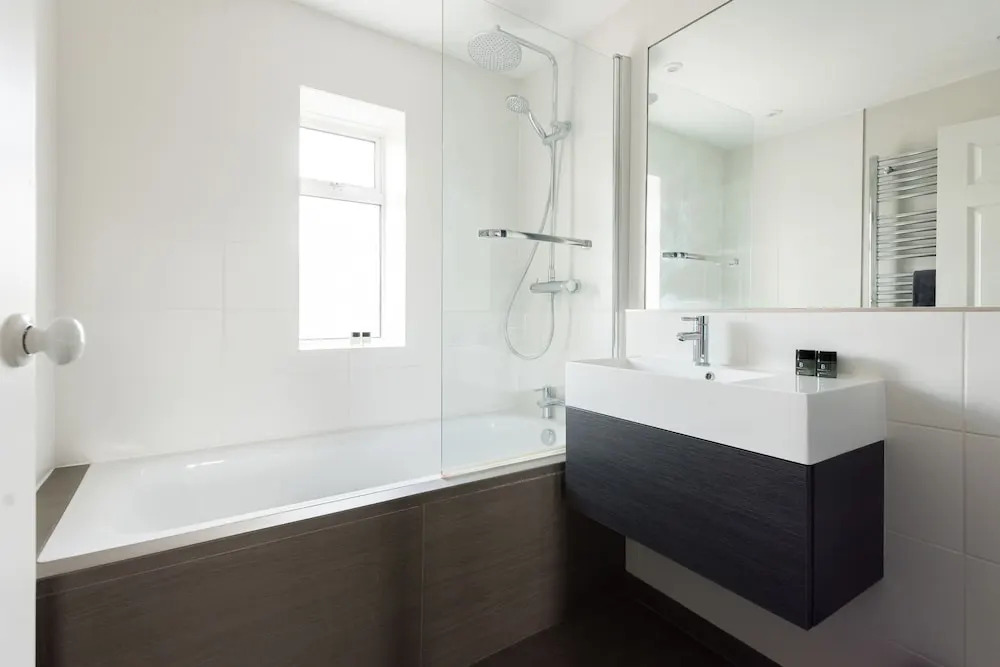 The Press House - Warm & Stylish 2BDR British Design Home in Jericho