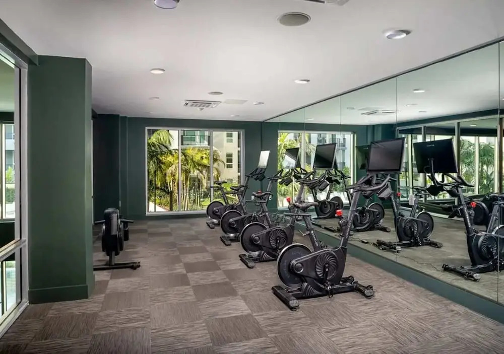 Chic Stay 10min to Disneyland w Pool Gym Parking