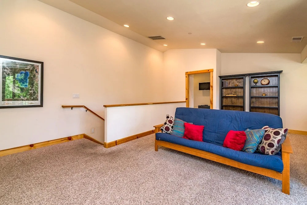 Large 4br W/ Pool, Fenced Backyard - Bike To Beach 4 Bedroom Home