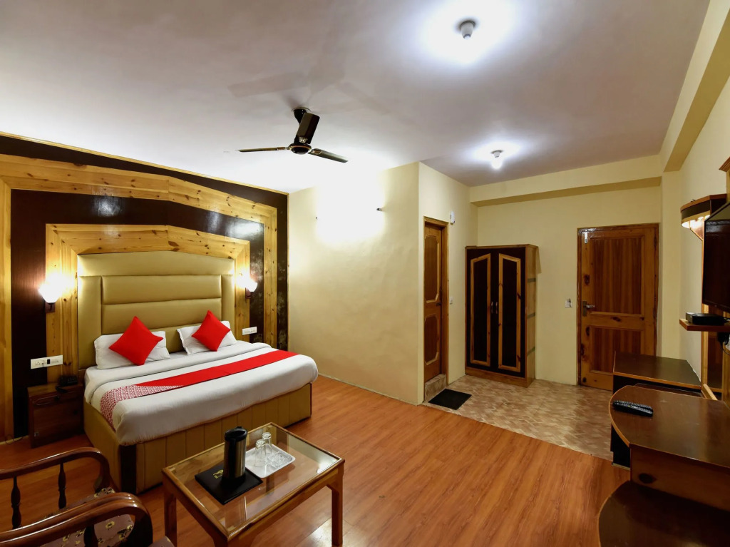 OYO 12425 Neha Palace