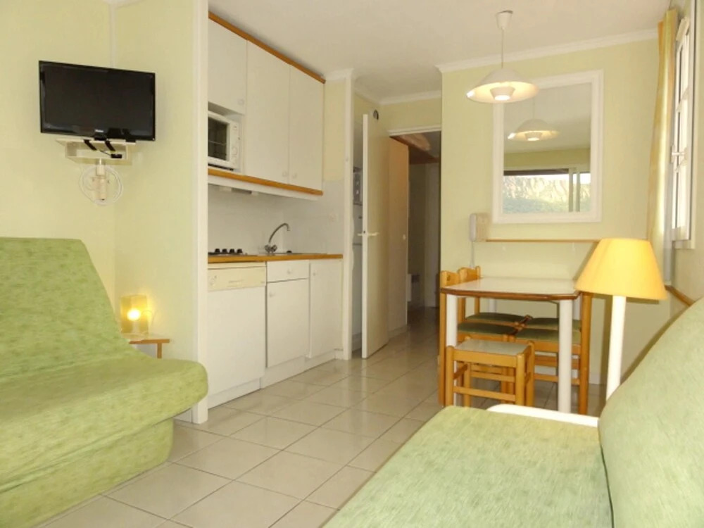 Studio in Saint-raphaël, With Pool Access, Furnished Terrace and Wifi