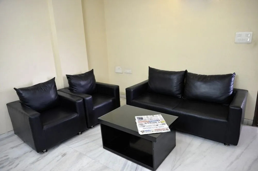 OYO 1749 Apartment Hotel Gayatri Nest
