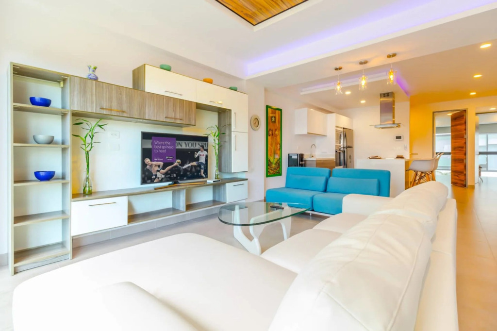 Large 2 BR Close to Beach AC Rooftop Pool