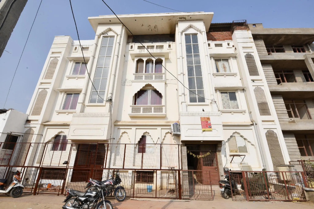 OYO 22966 Hotel Raj Niwas