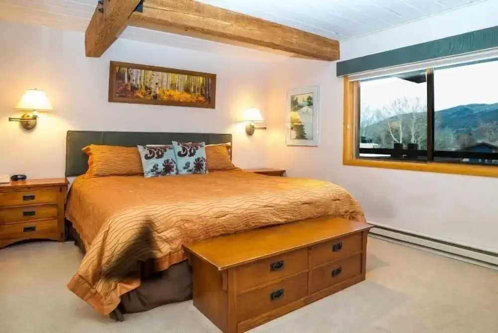 Aspen 3 Bedroom Condo at the Base of Aspen Mountain, Next to Lift 1A