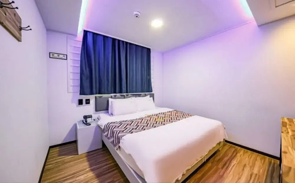 S Hotel