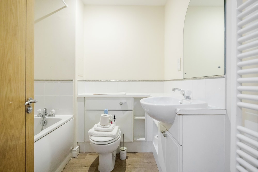 Settlers court - London Docklands East India Quays by ASH Cosy Apartments