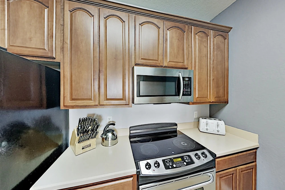 Chic Vista Cay Getaway On Universal W/ Pools & Gym 3 Bedroom Condo