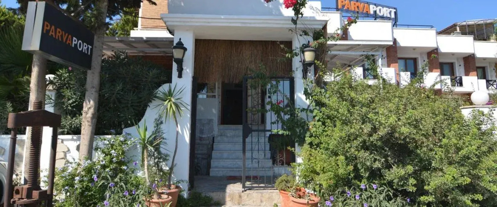 Parva Port Alacati
