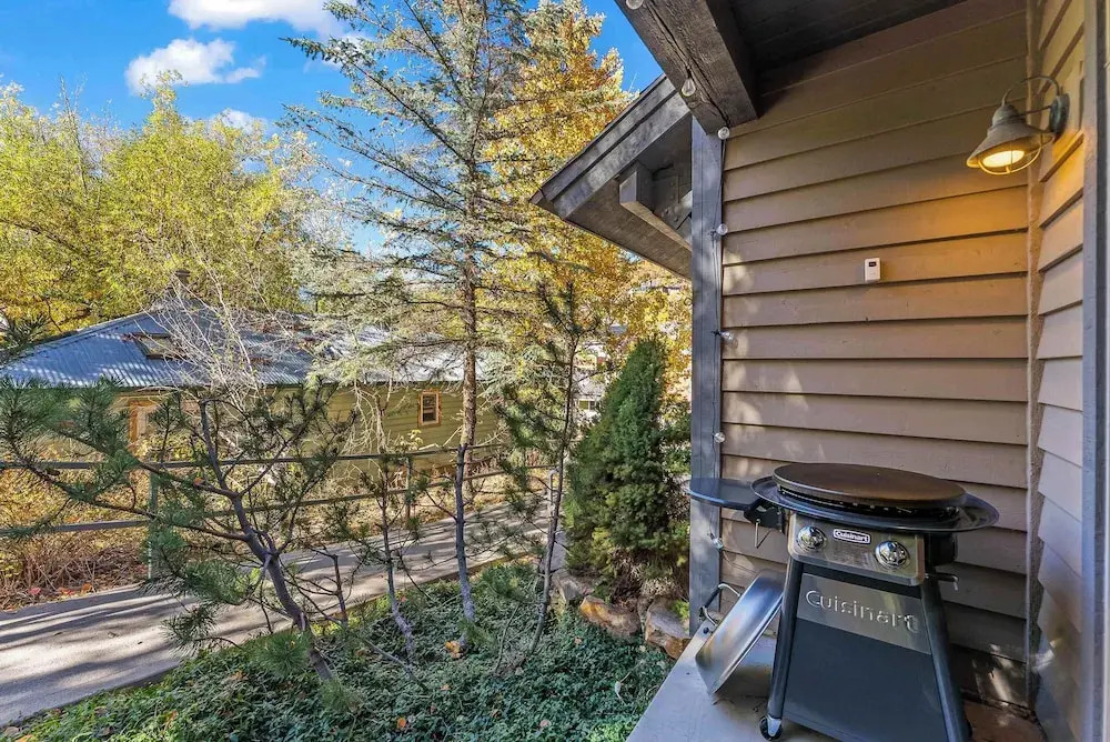 Updated 2 BDR Condo Walk to Deer Valley & City!