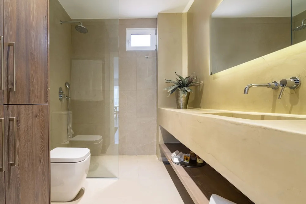Wave, an Idyllic Seafront Suite