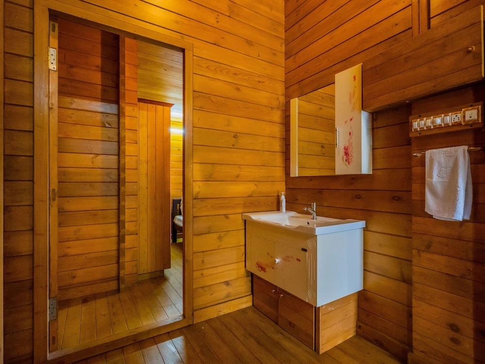 OYO 14514 Home Woodhive 2BHK Villa