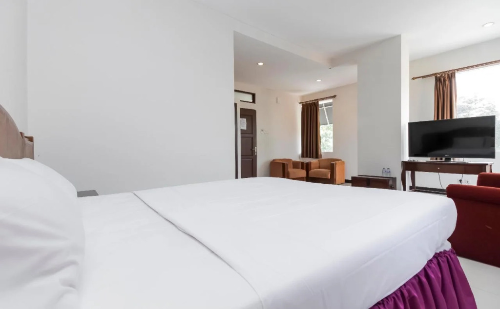 Emia Hotel