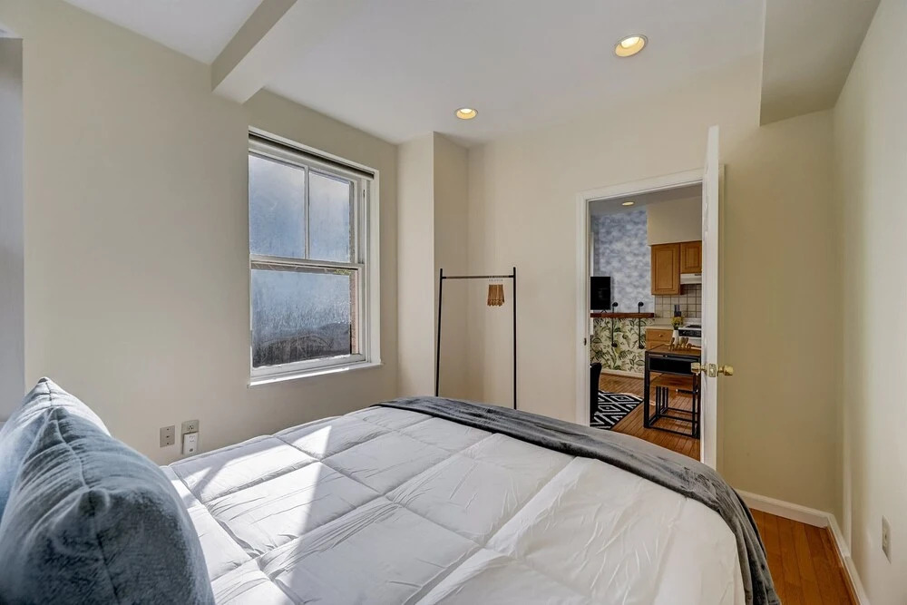 FRONTDESK 242 S 17th St Apts Rittenhouse Sq Philadelphia
