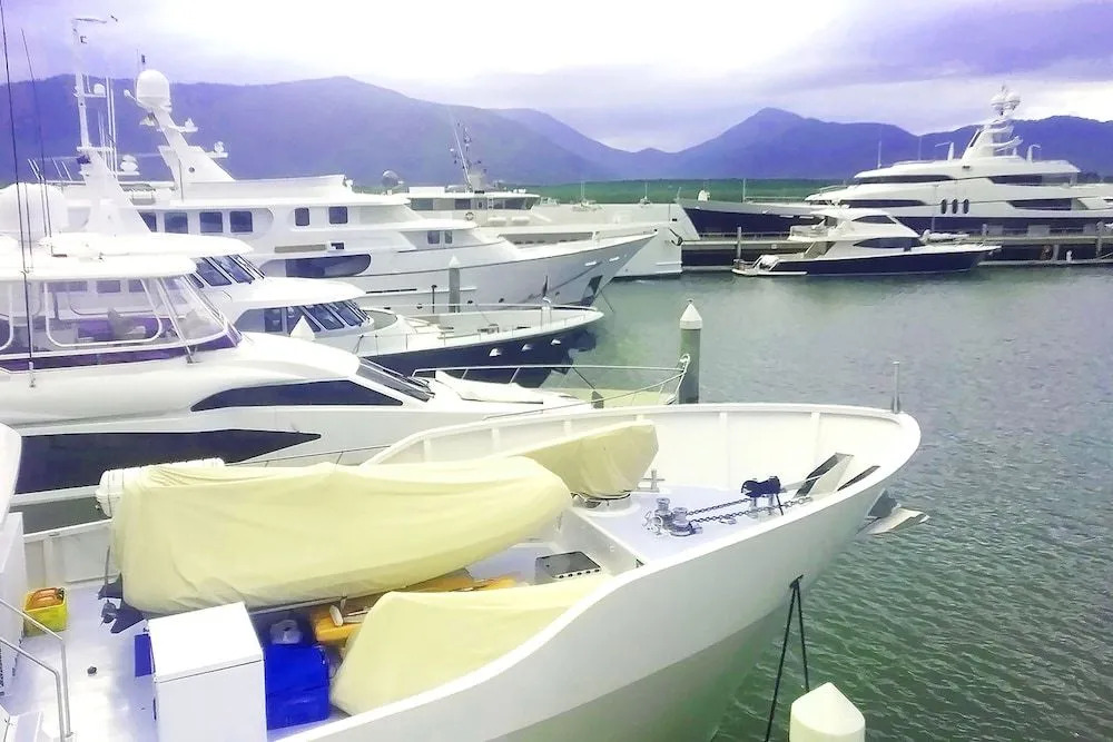 Boatel Cairns