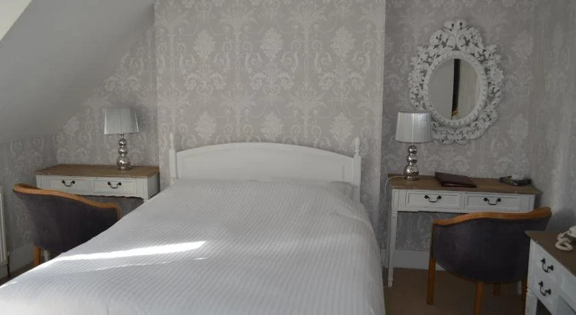 Cranleigh Hotel