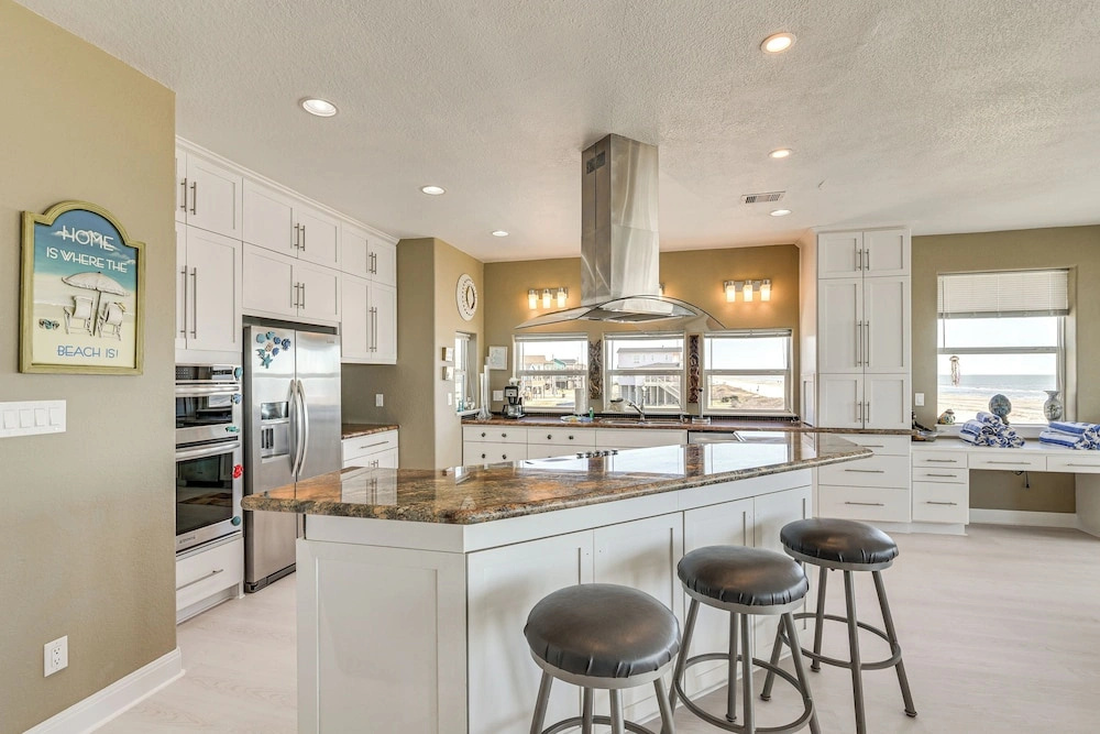 Steps to Sand: Spacious Crystal Beach Home w/ View