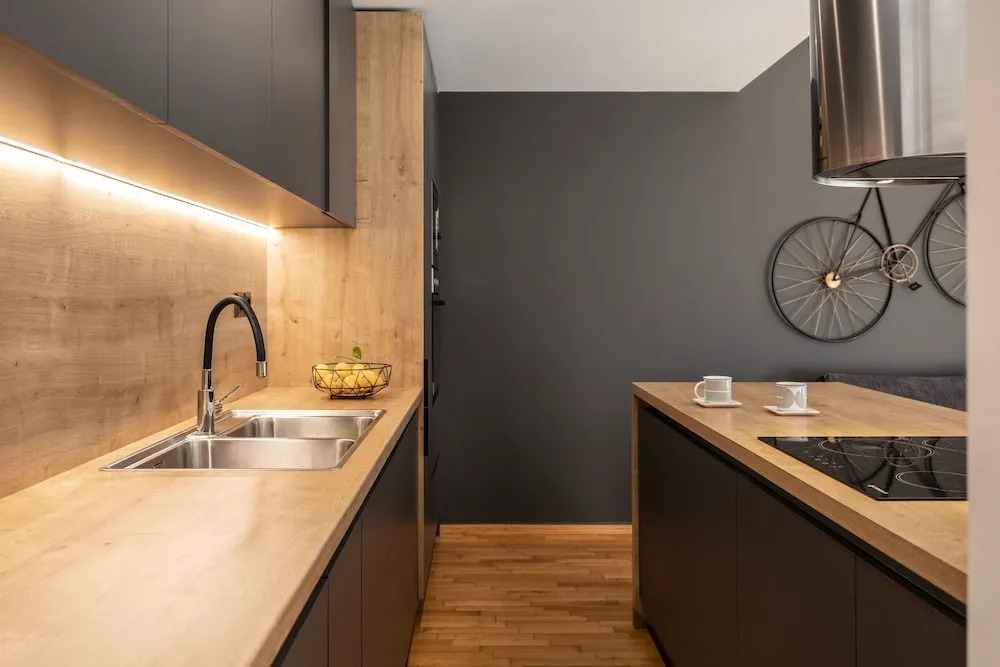 Spacious 3-bedroom Getaway With Balcony in Glyfada