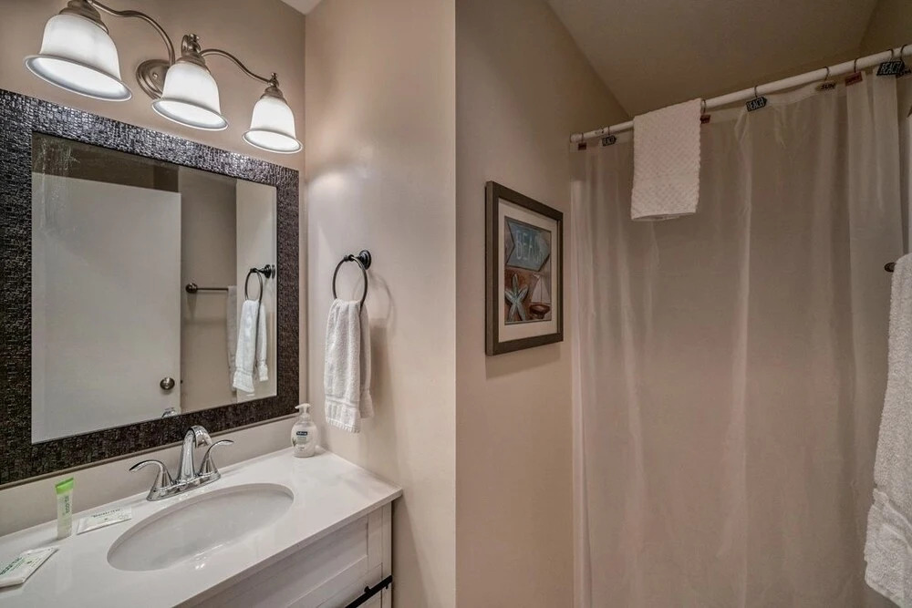 Harry's Beach House - 2 Br Condo
