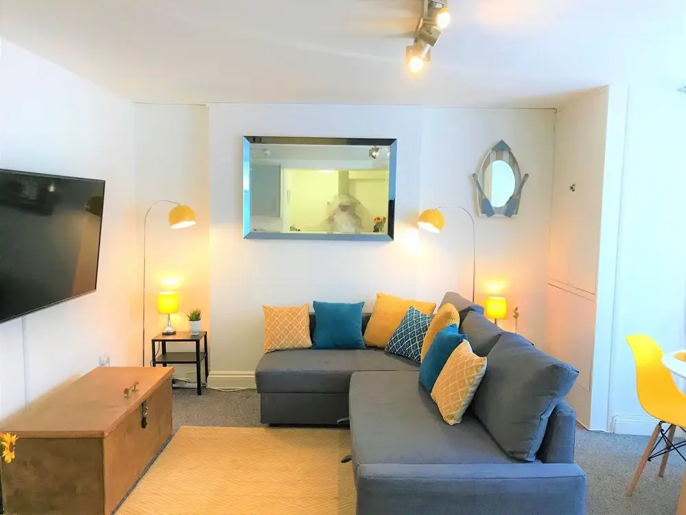 Grafton Seaside Apartment With Parking