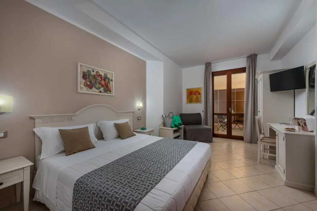 Helios Hotel
