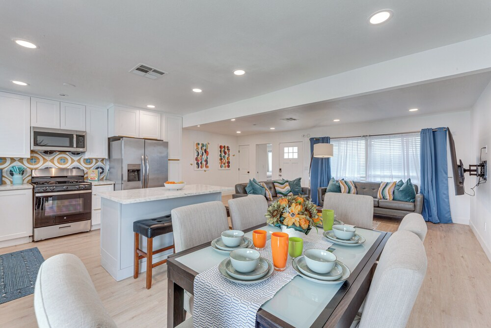Luxurious Snowbird Haven 3 Mi to Dtwn Palm Springs
