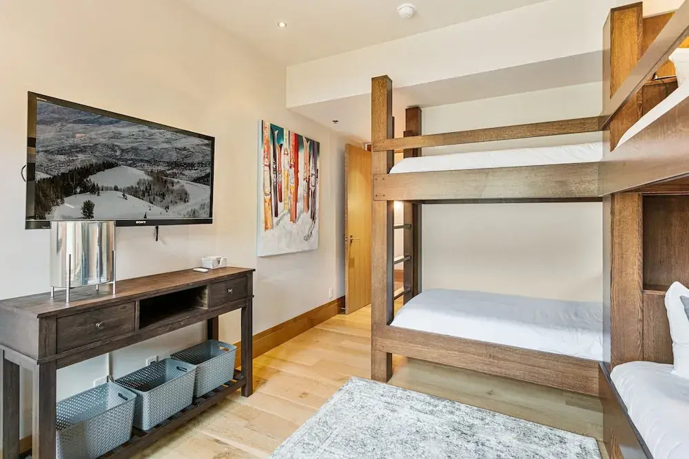Grand Lodge - Four Bedroom #502 - Ski-in/ski-out 4 Condo