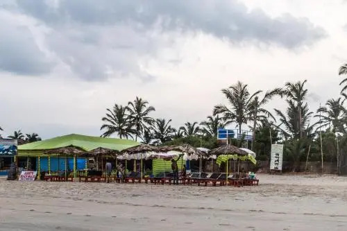 Pele's Windsong Wood Cottage on the beach