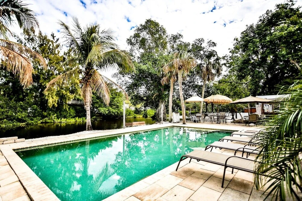 Siesta Key Resort Home Just Steps To The Beach! 6 Bedroom Estate by Redawning