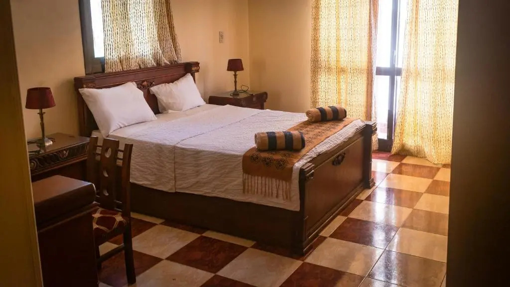 Yellow Family Villa - Private Pool - AC- 5 Min Walk to Beach