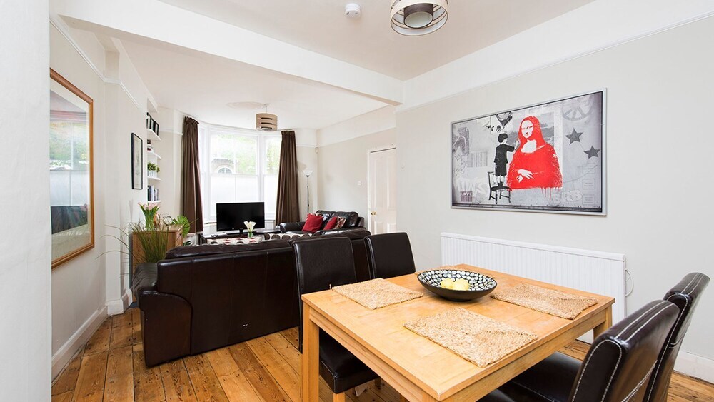 Spacious 6BR House near Trendy Brixton