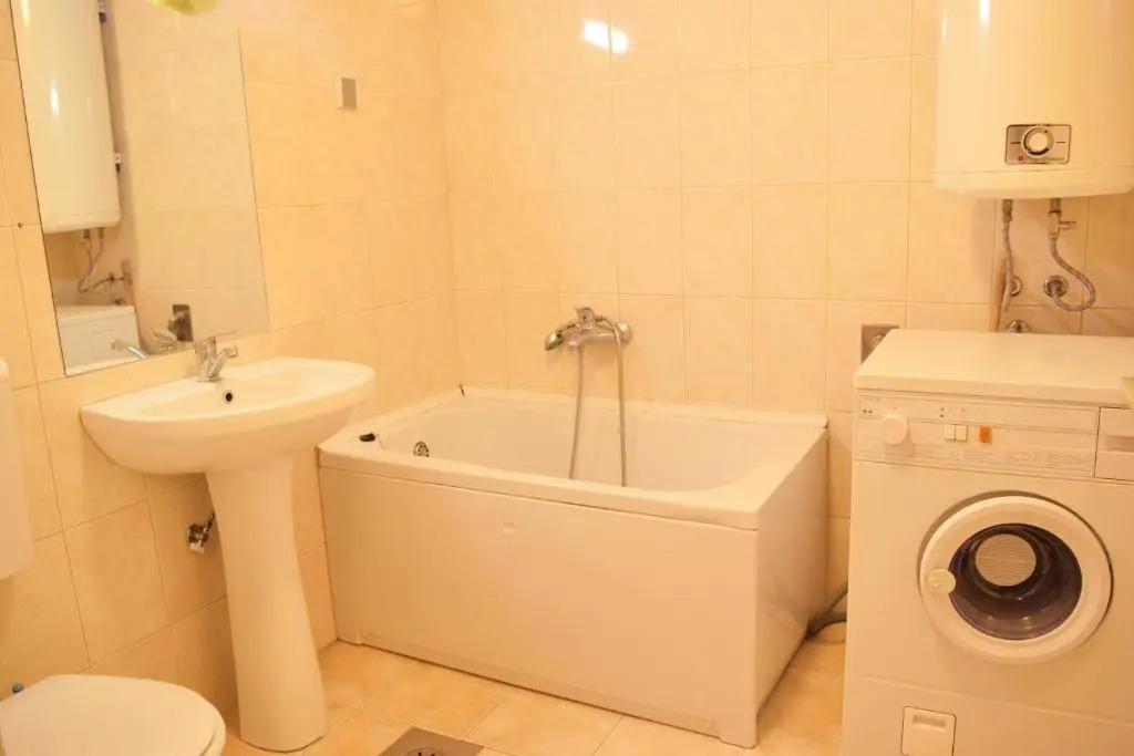 Two bedroom apartment near centre