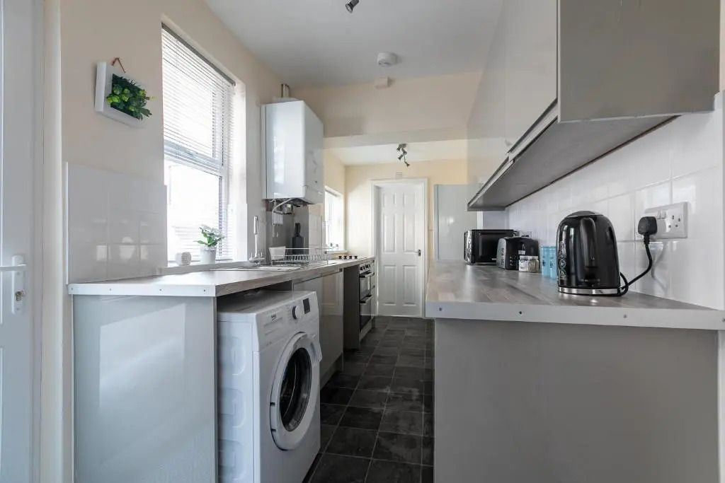 Central Location & Spacious Family & Contractors & Free Parking