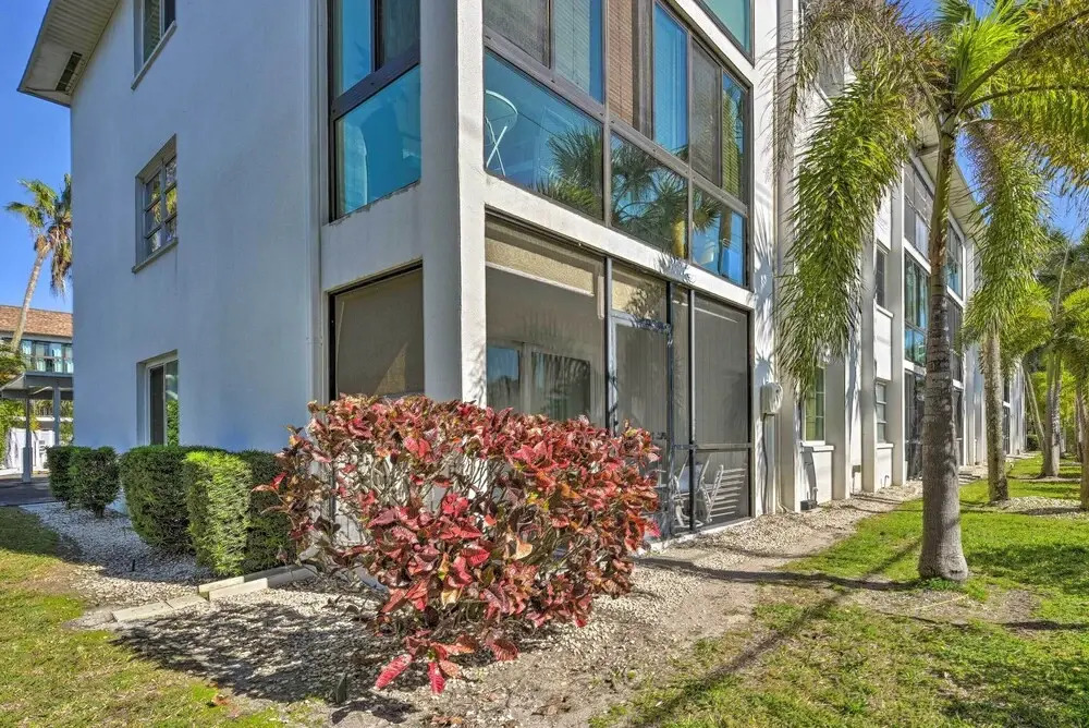 Walk to Beach: Condo w/ Pool & Patio In Sarasota!