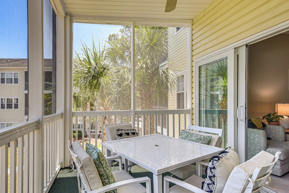 Sunny Coastal Condo ~ 1 Mi to N Myrtle Beach!