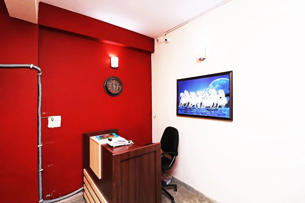 OYO 8438 DSR Residency