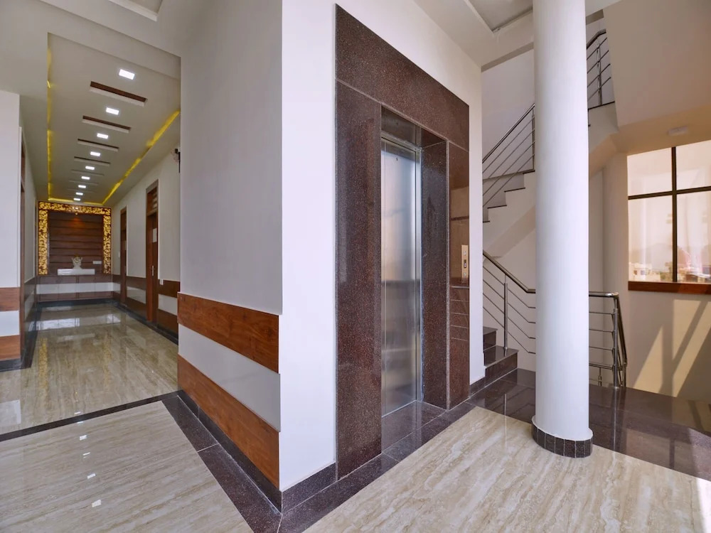 OYO 13860 Panchsheel Plaza