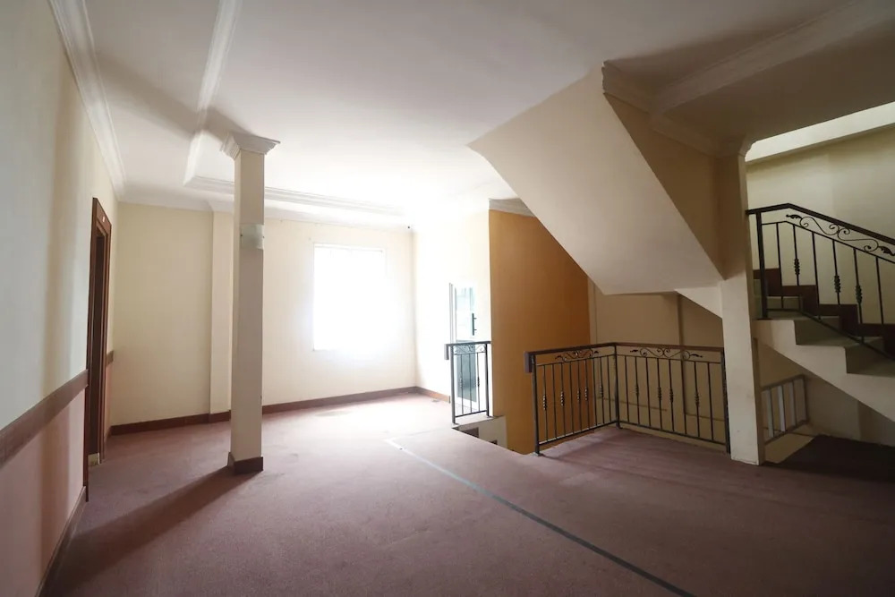 RedDoorz Plus near Gold Coast Ferry Terminal Batam