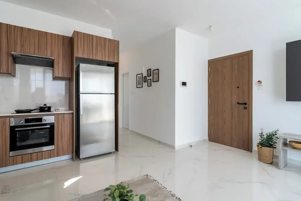 Taupe 2-BR Apt. & Balcony in Larnaca